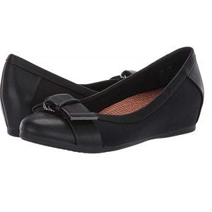 Baretraps Nelly Fashion Flat w/ mini heel (Black)
